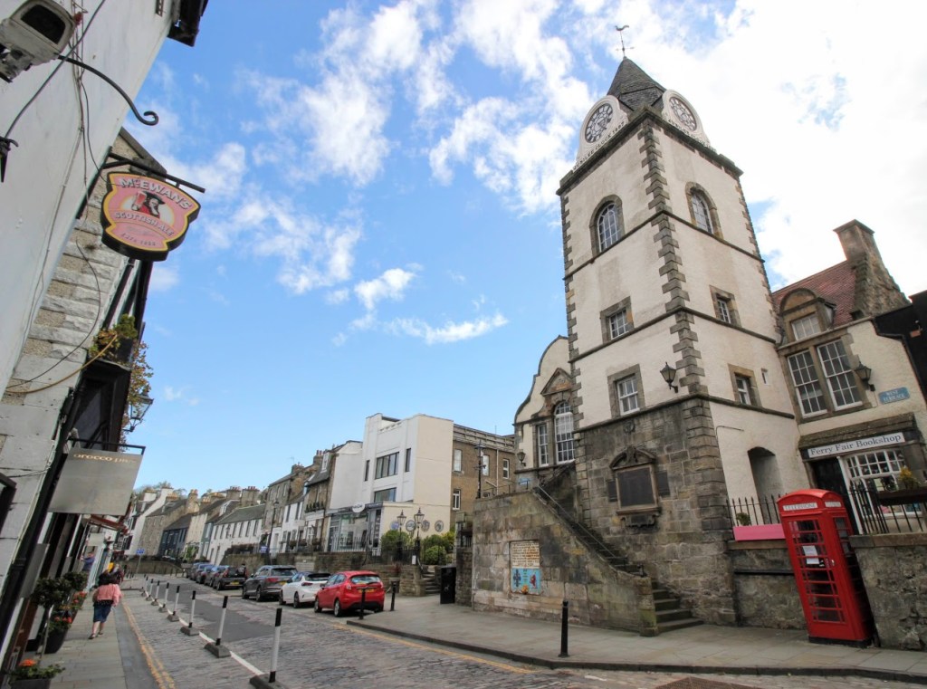 Queensferry's War Memorial is a series of plaques facing the High Street, below the imposing Jubilee Clock Tower.
