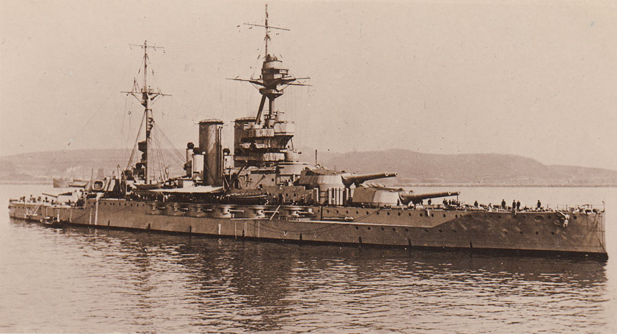 HMS Queen Elizabeth © Imperial War Museum.