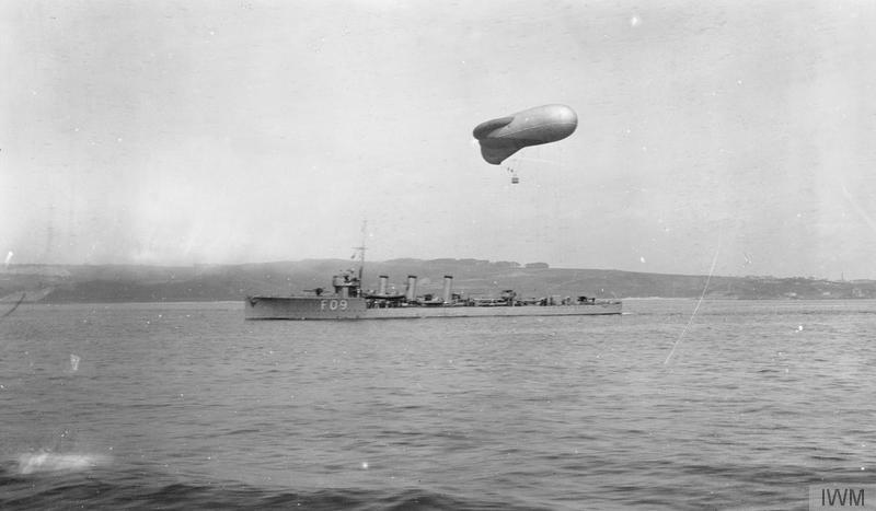 HMS Onslow, pennant number F09, towing a kite balloon off Kirkcaldy ©  Imperial War Museum. 